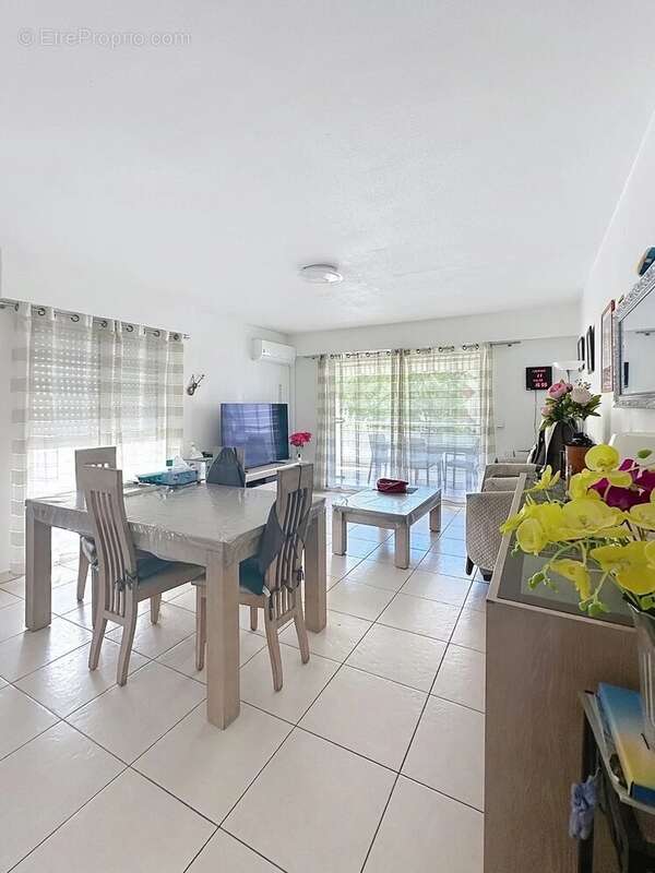 Appartement à SAINT-LAURENT-DU-VAR