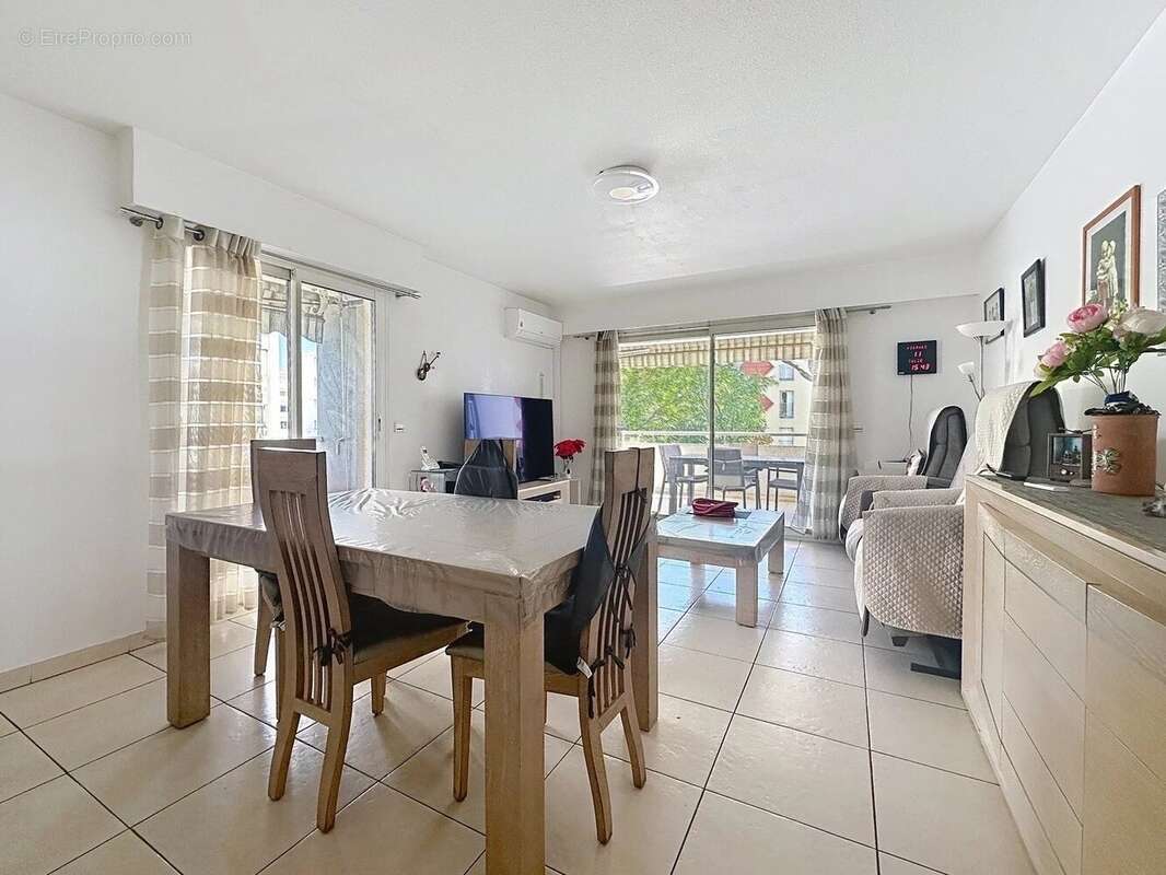Appartement à SAINT-LAURENT-DU-VAR