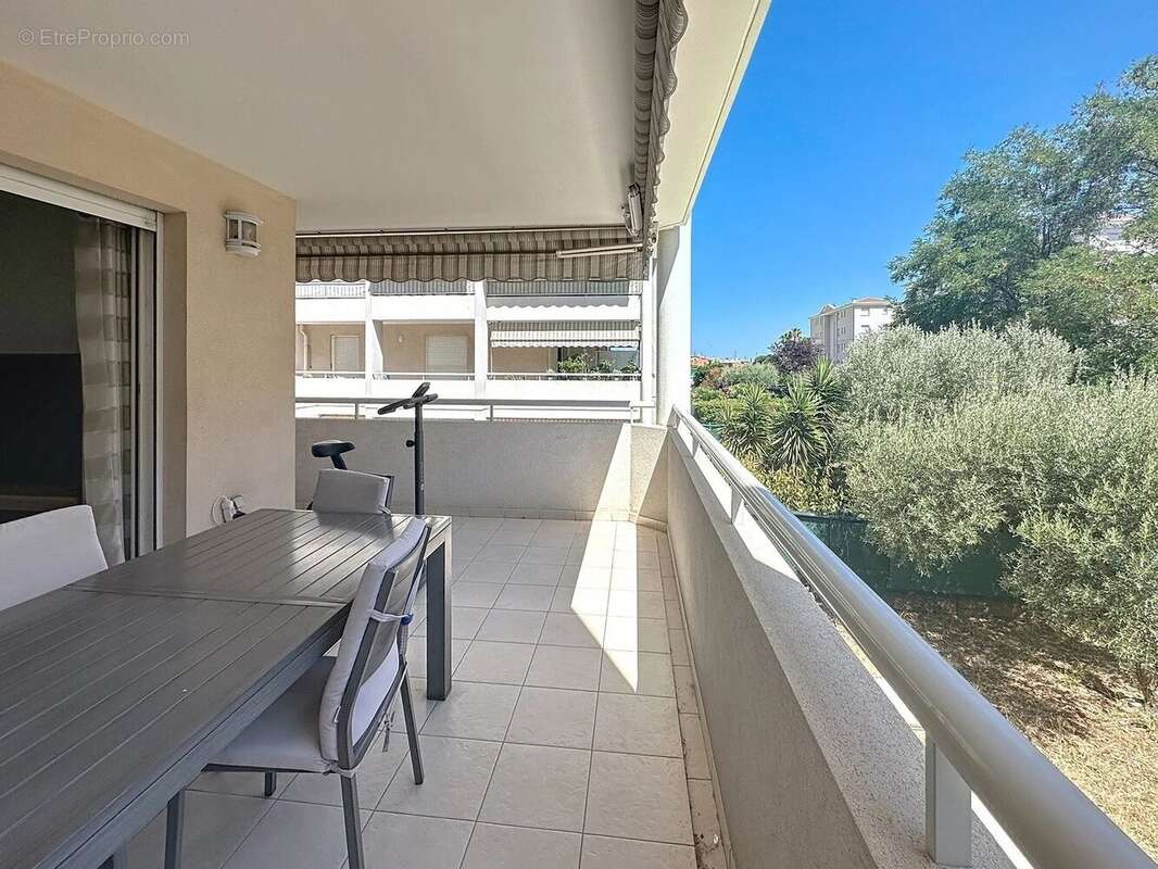 Appartement à SAINT-LAURENT-DU-VAR