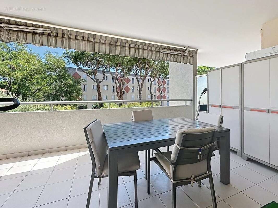 Appartement à SAINT-LAURENT-DU-VAR