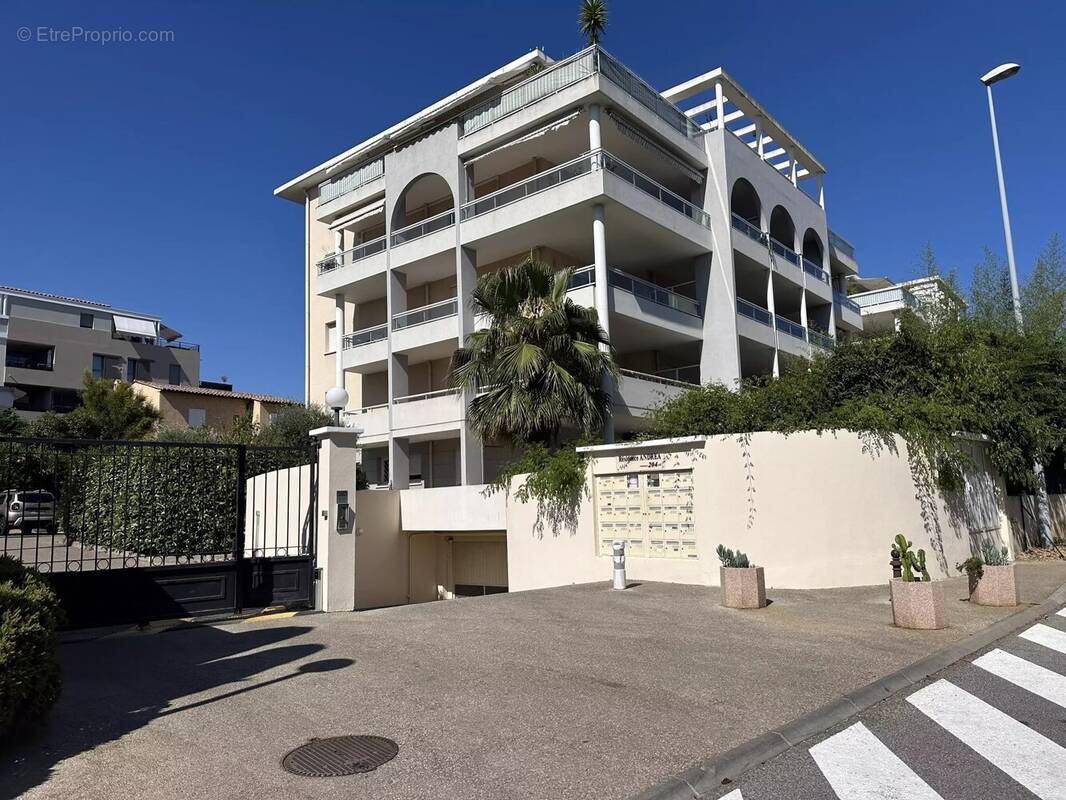 Appartement à SAINT-LAURENT-DU-VAR