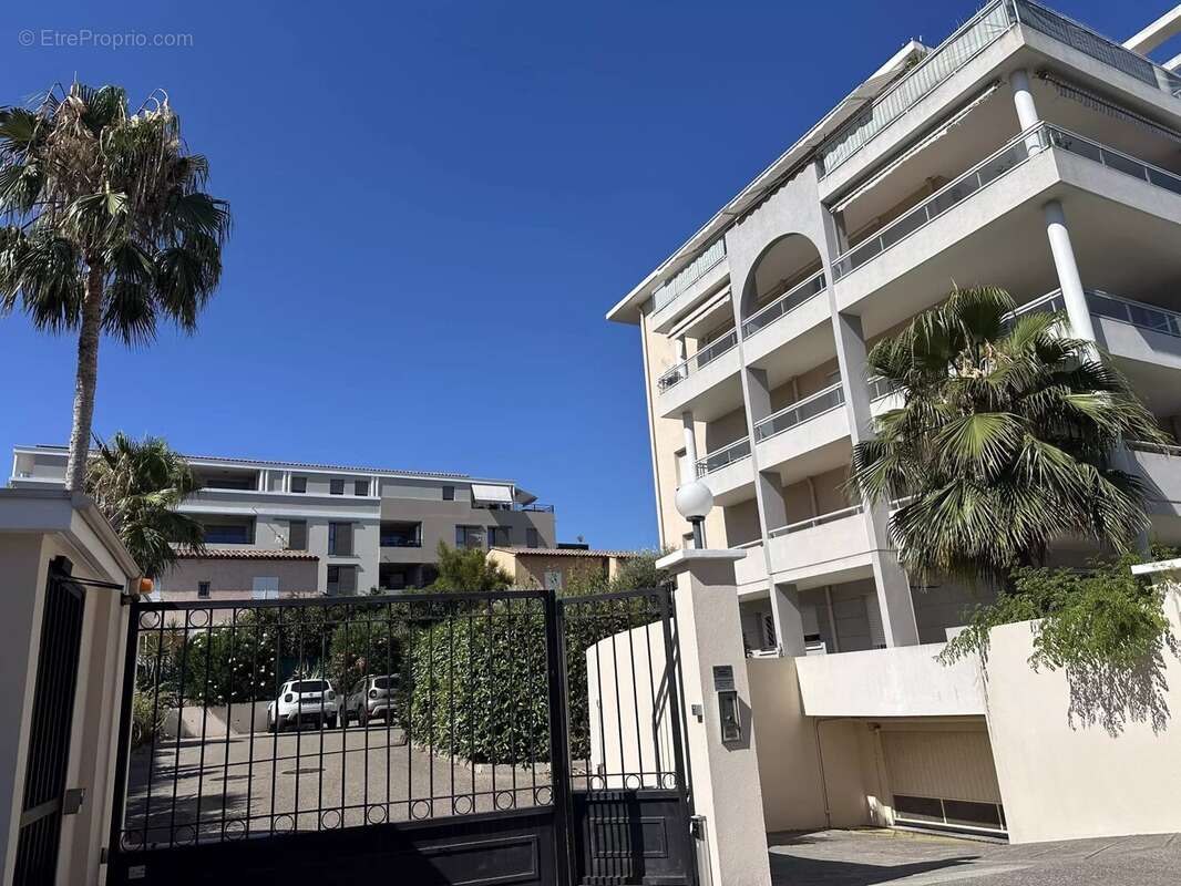 Appartement à SAINT-LAURENT-DU-VAR