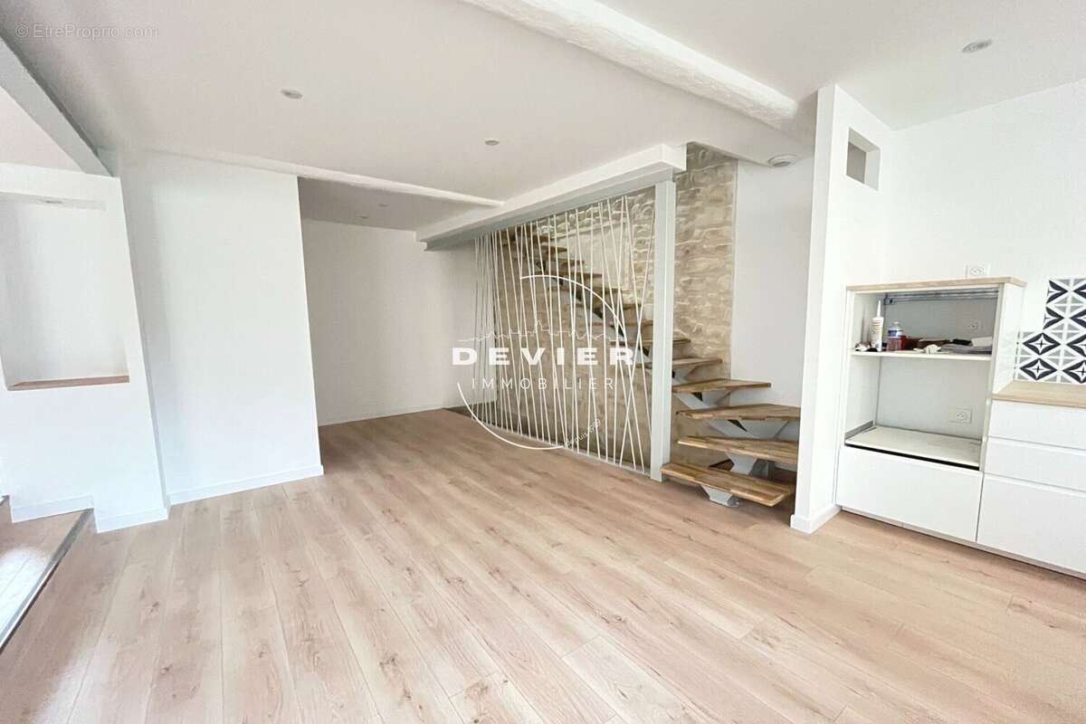 Maison à SAINT-GENIES-DES-MOURGUES