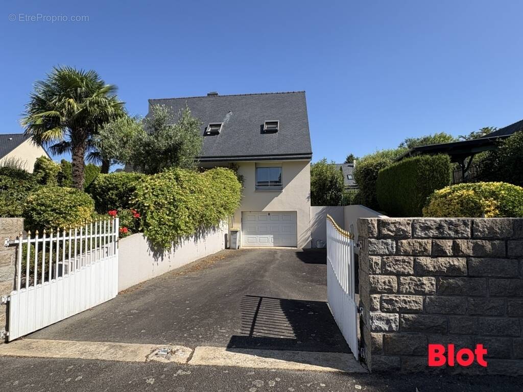 Maison à VEZIN-LE-COQUET