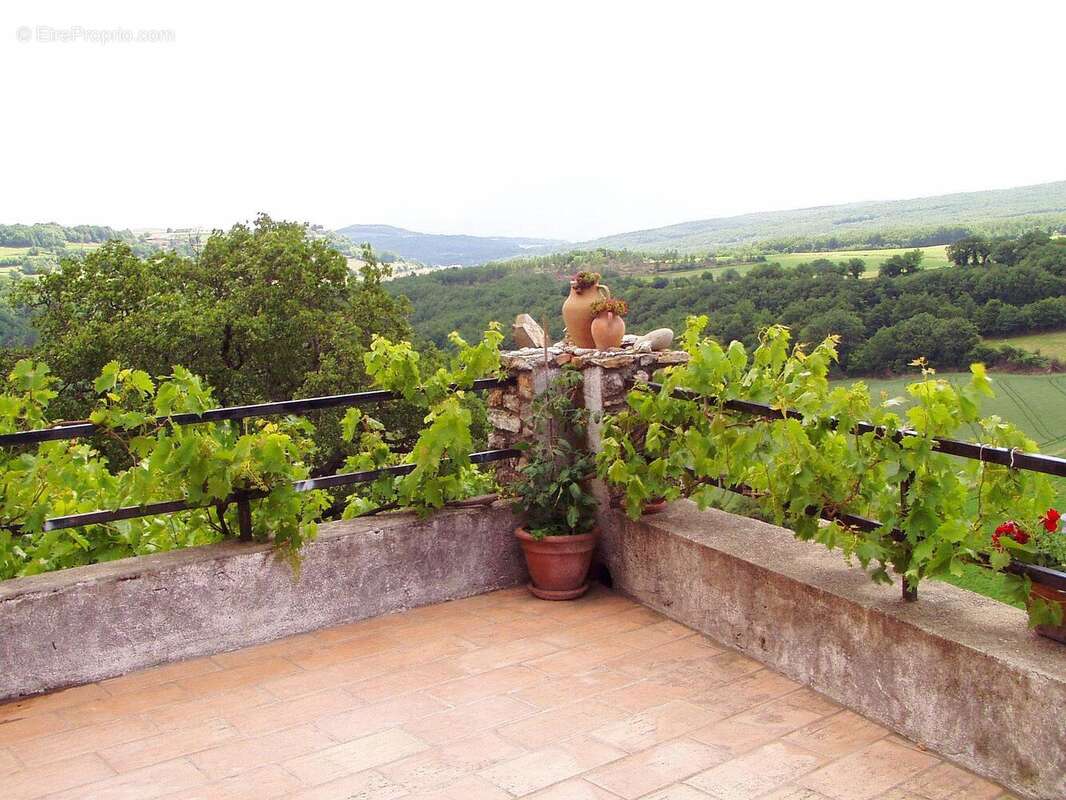 Maison à LA ROCHE-SUR-GRANE