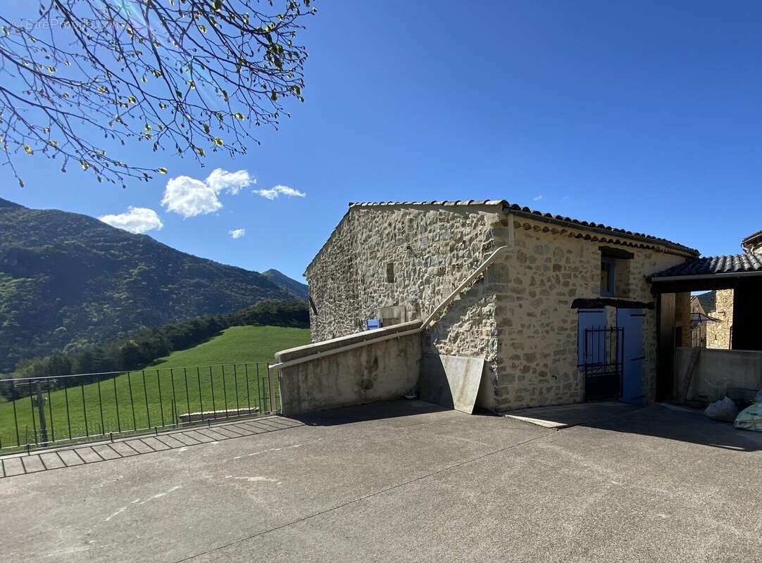 Maison à SAINT-JULIEN-EN-QUINT