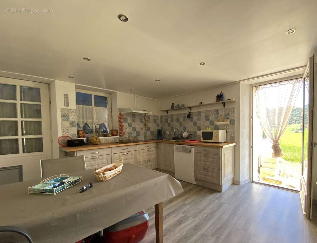 Maison à SAINT-JULIEN-EN-QUINT