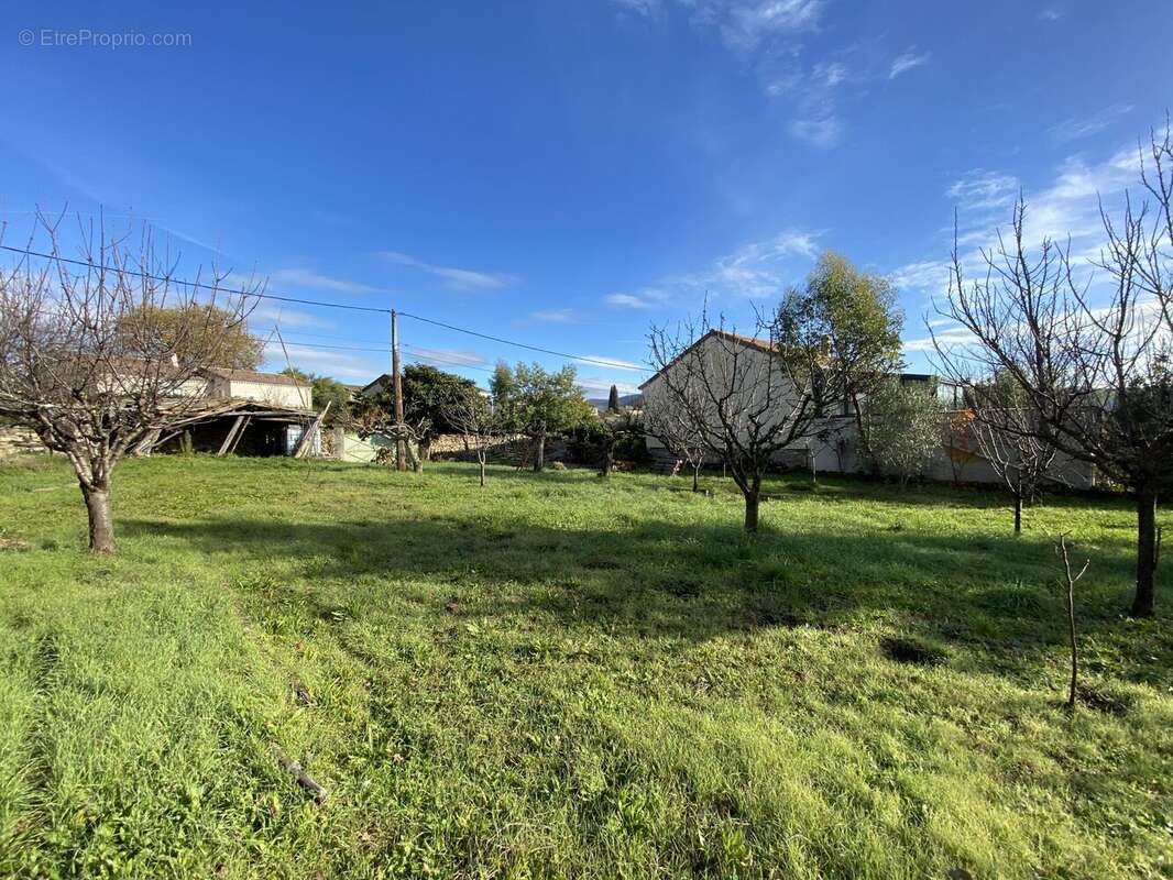 Terrain à SAINT-PRIVAT