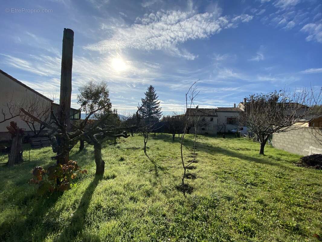 Terrain à SAINT-PRIVAT