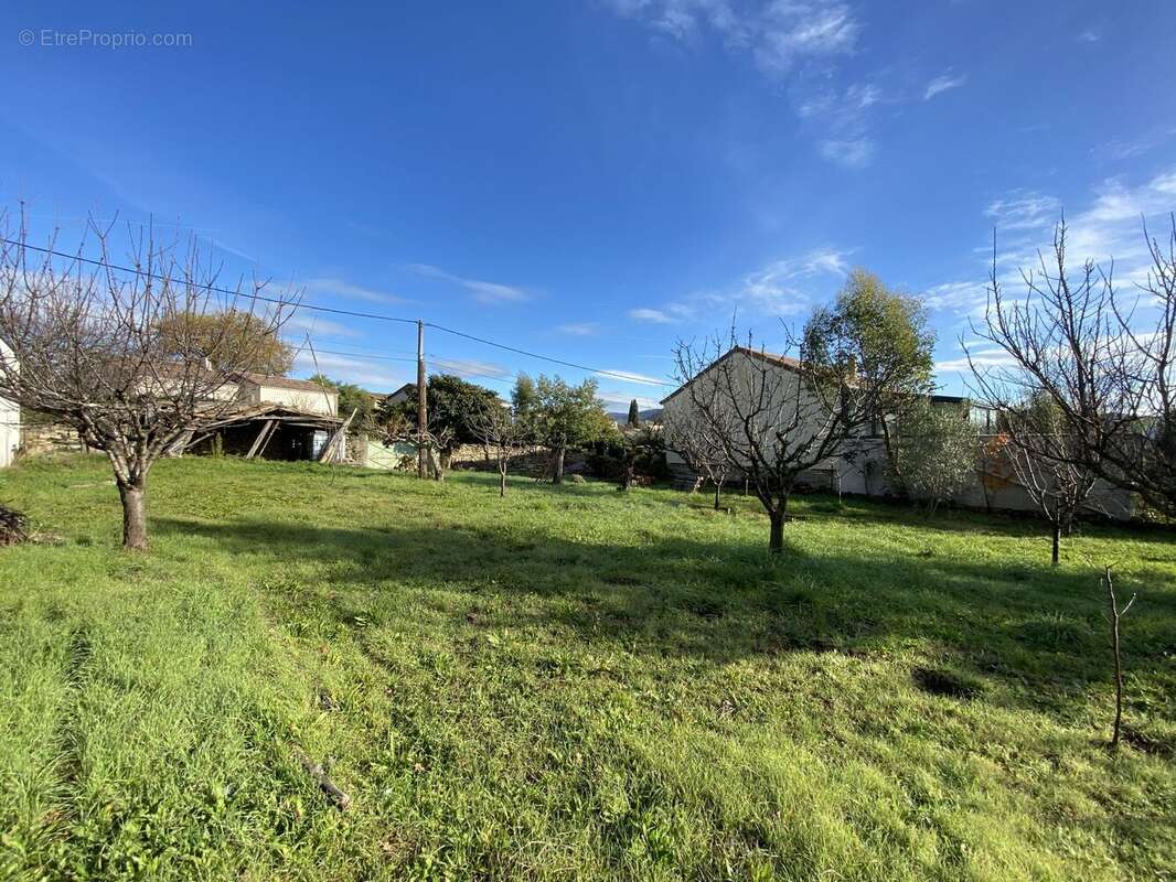 Terrain à SAINT-PRIVAT