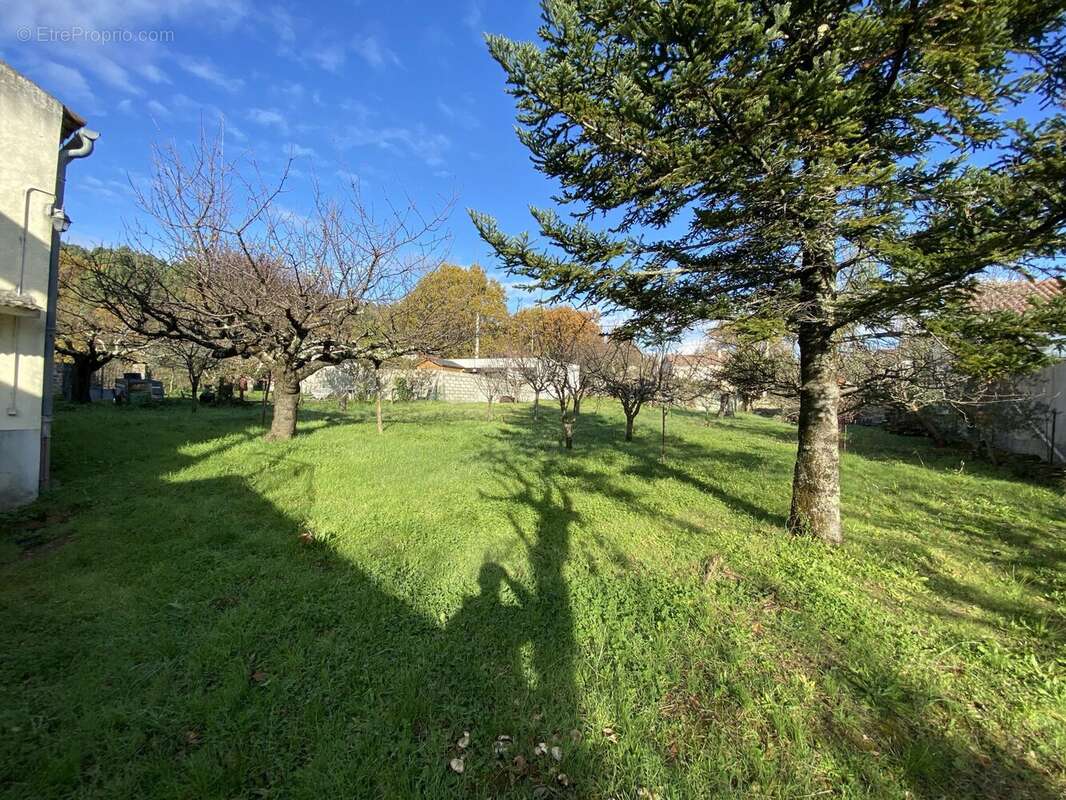 Terrain à SAINT-PRIVAT