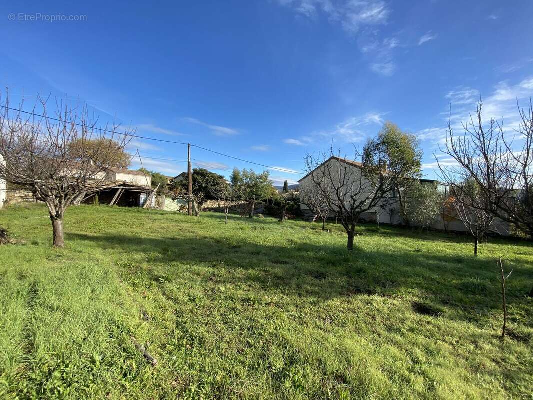 Terrain à SAINT-PRIVAT