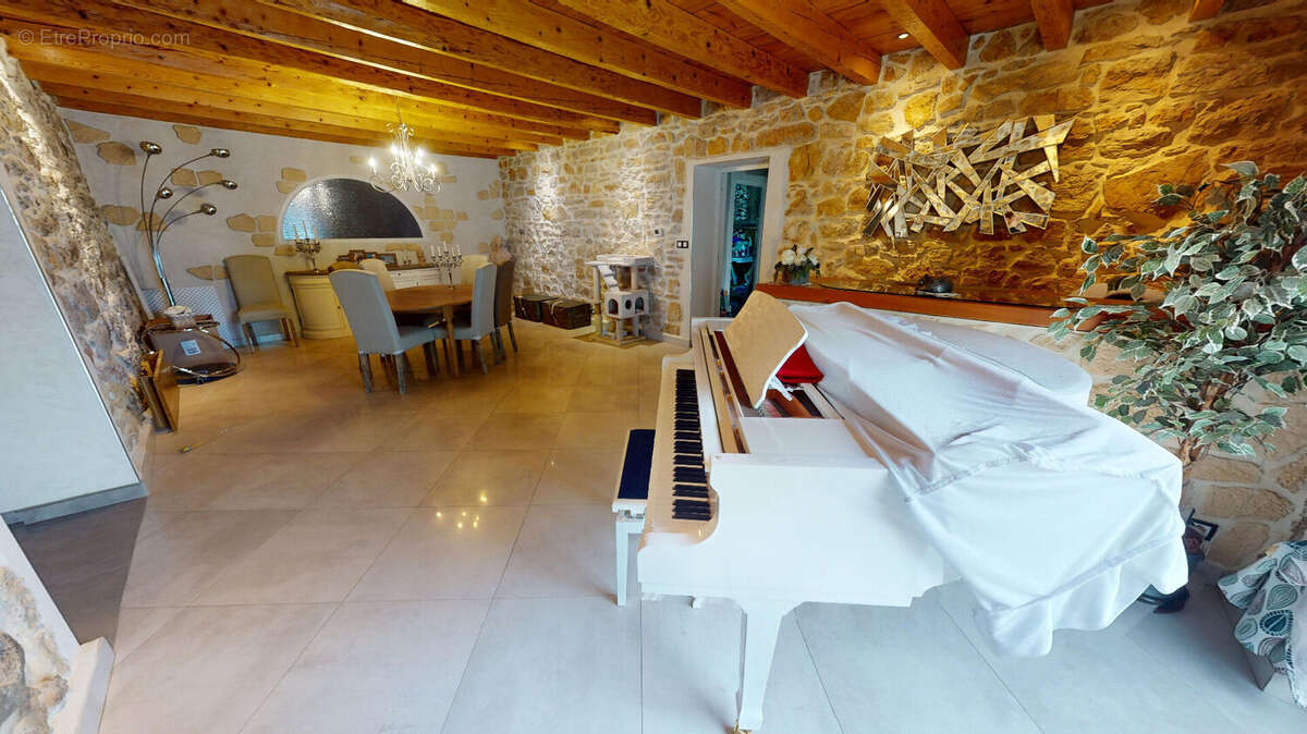 Maison à HAUTEVILLE-LOMPNES