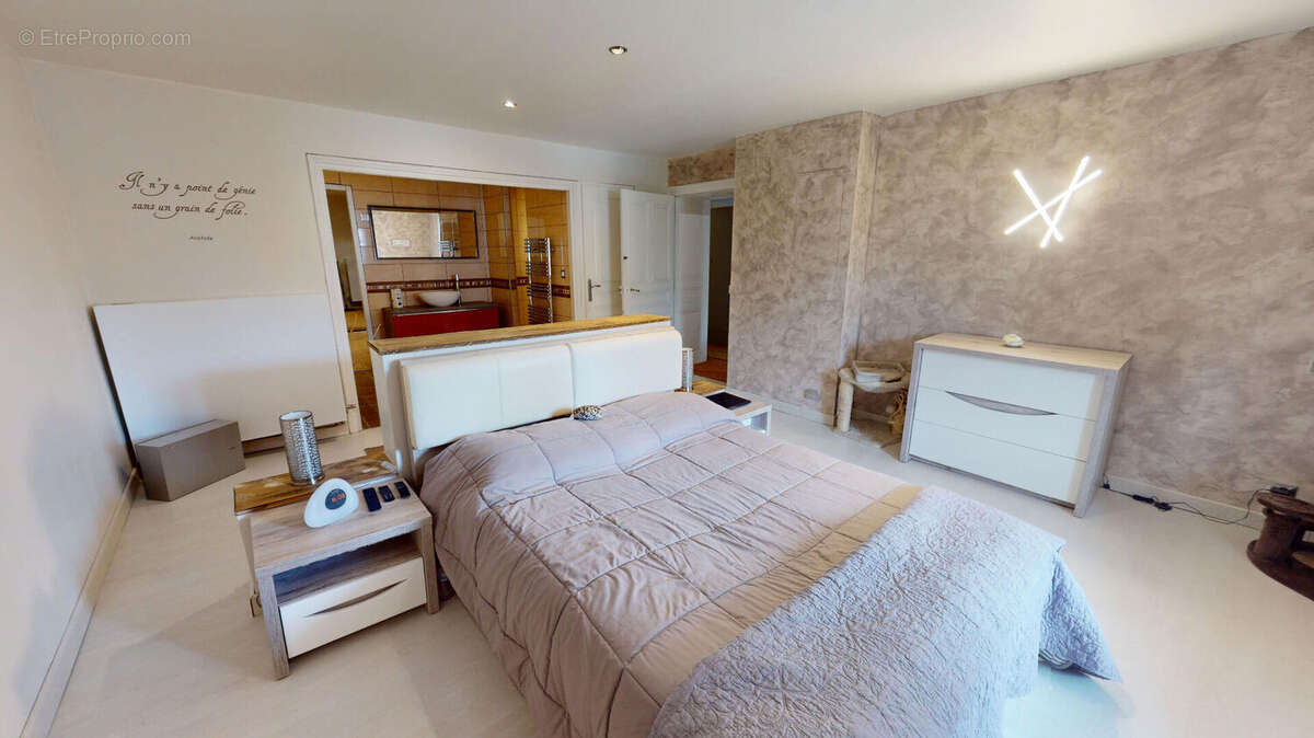 Maison à HAUTEVILLE-LOMPNES