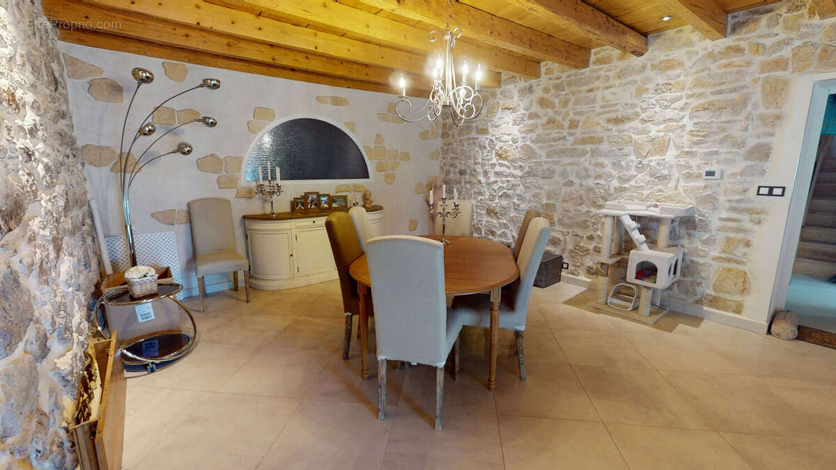 Maison à HAUTEVILLE-LOMPNES