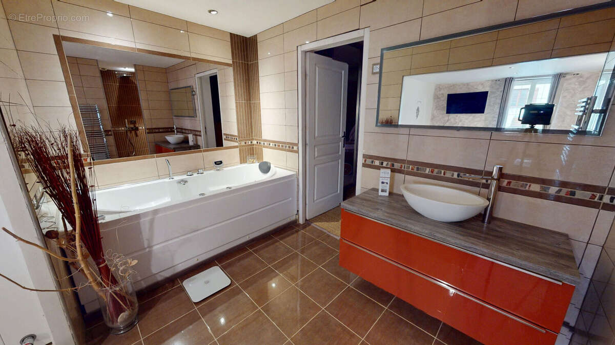 Maison à HAUTEVILLE-LOMPNES