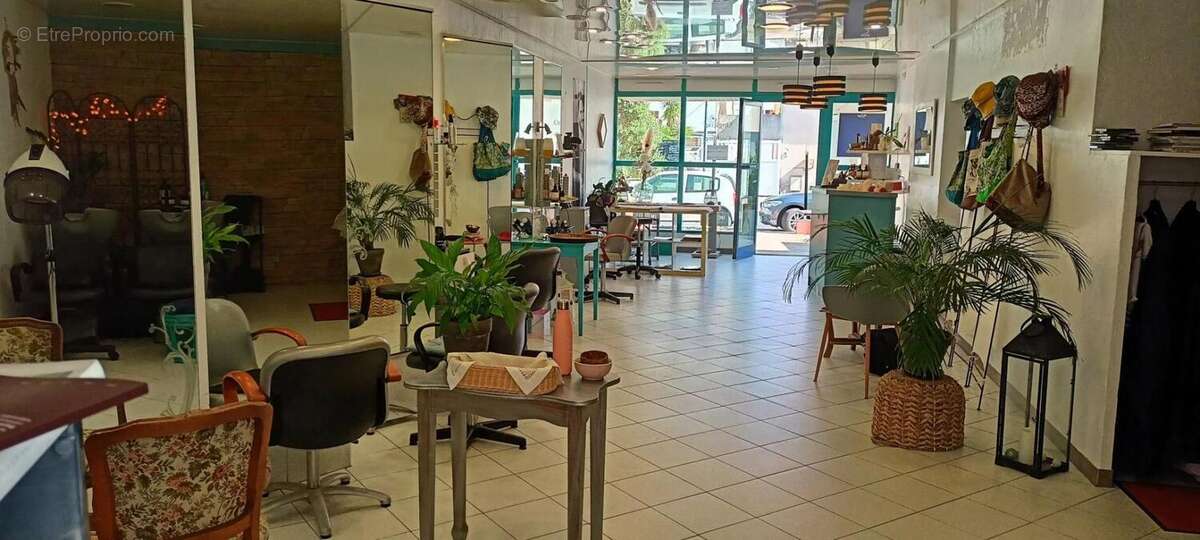 Commerce à LA GRANDE-MOTTE