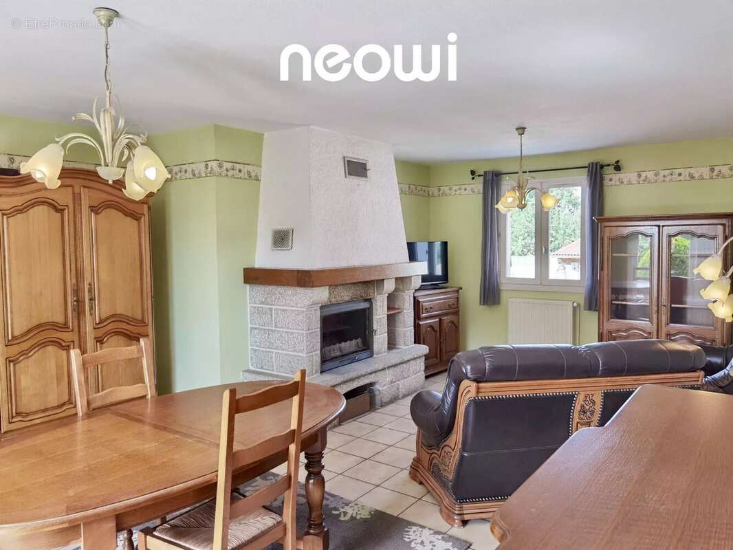 Maison à SANSAC-DE-MARMIESSE