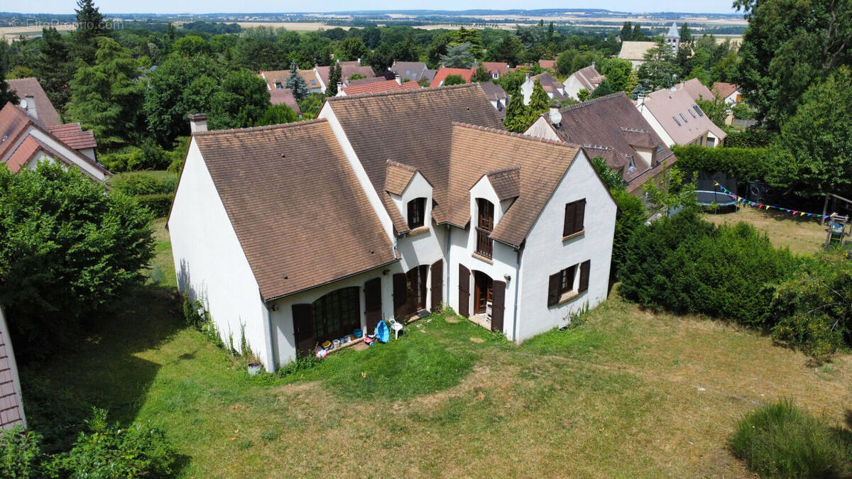 Maison à BAZOCHES-SUR-GUYONNE