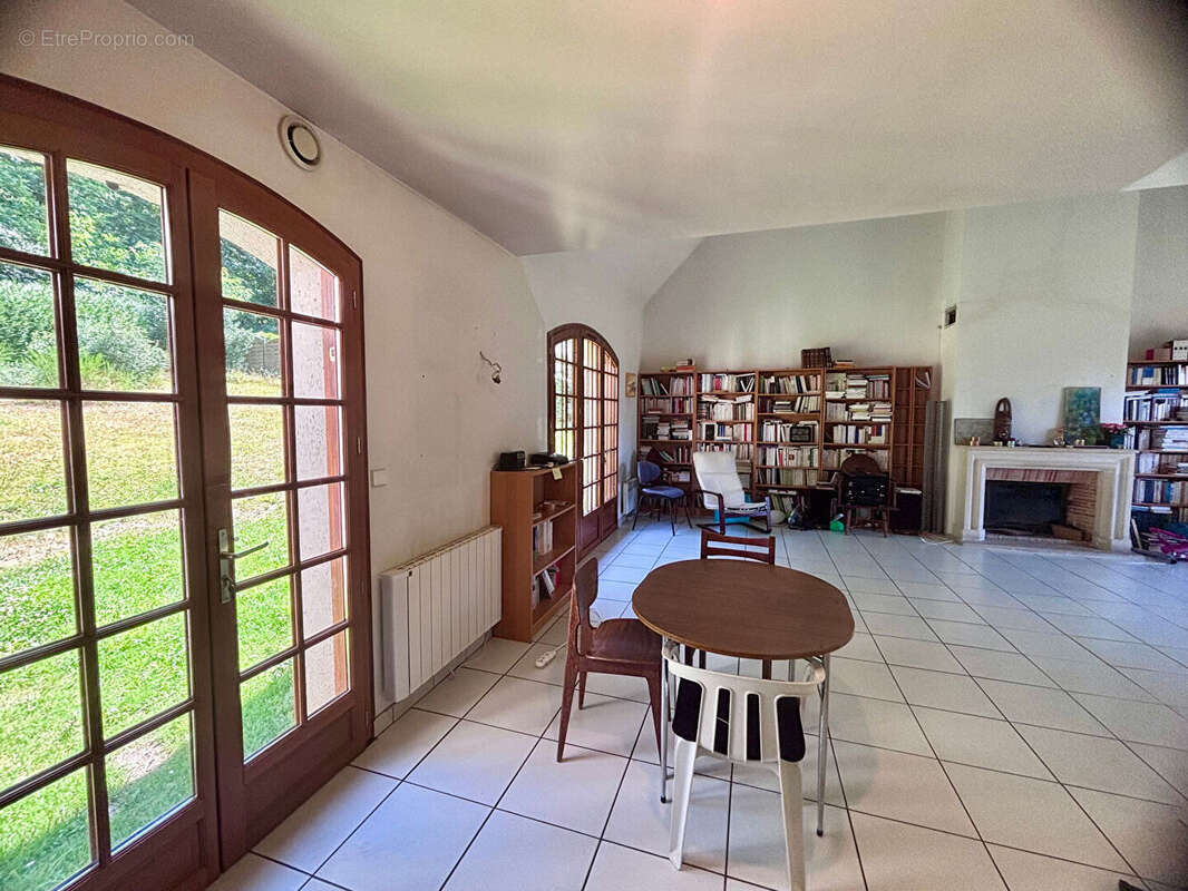 Maison à BAZOCHES-SUR-GUYONNE