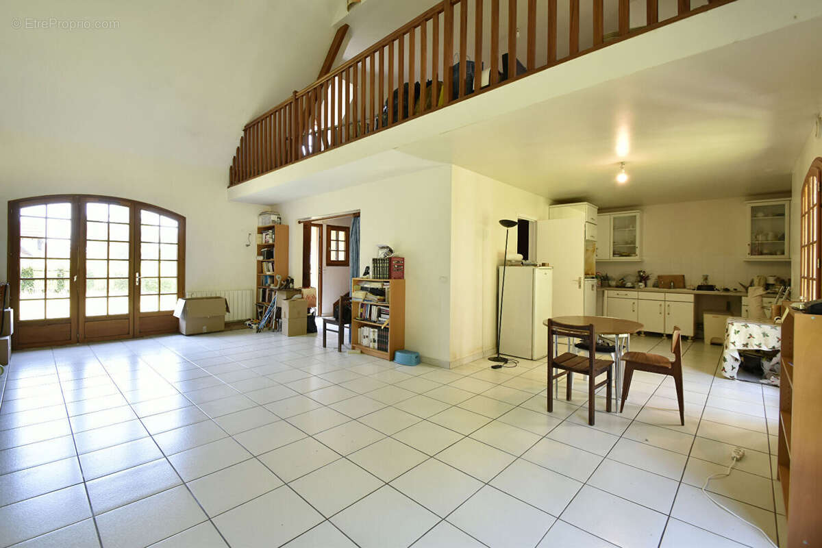 Maison à BAZOCHES-SUR-GUYONNE