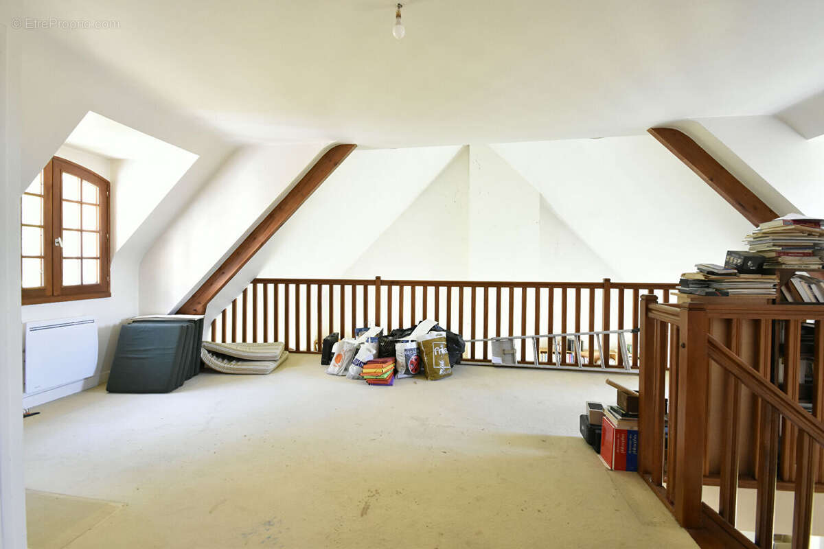 Maison à BAZOCHES-SUR-GUYONNE