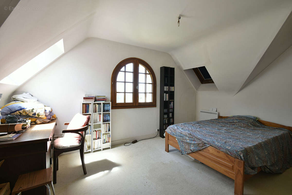 Maison à BAZOCHES-SUR-GUYONNE