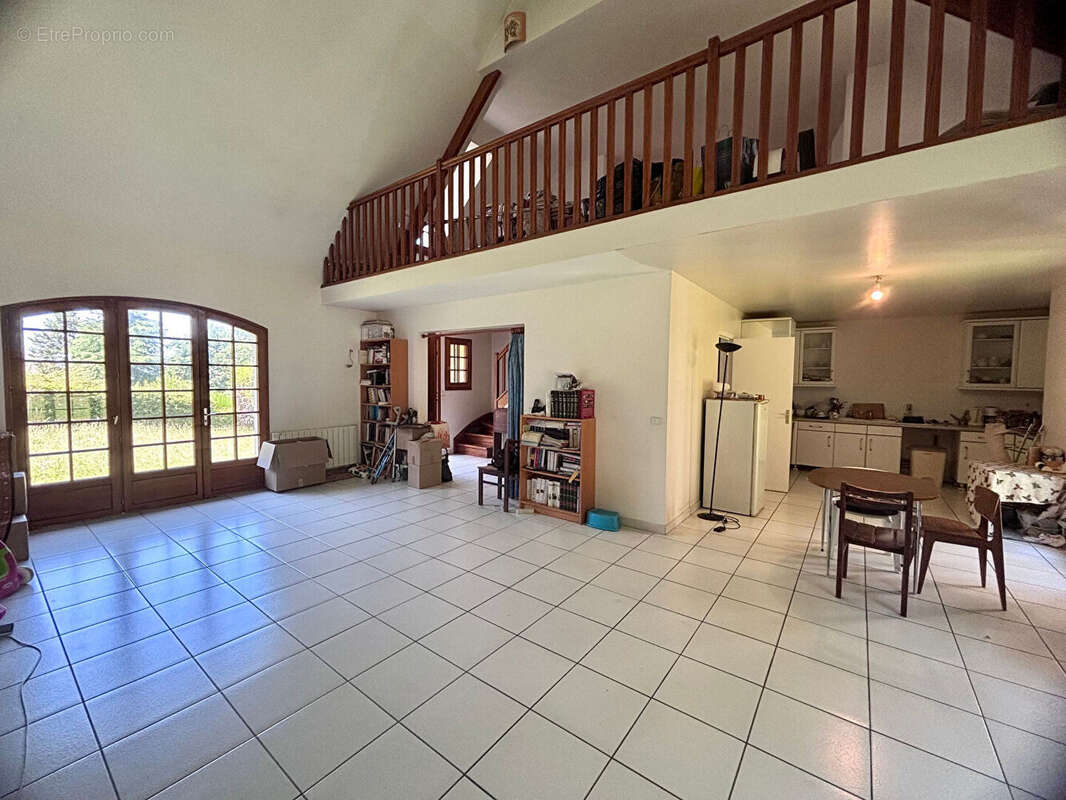 Maison à BAZOCHES-SUR-GUYONNE