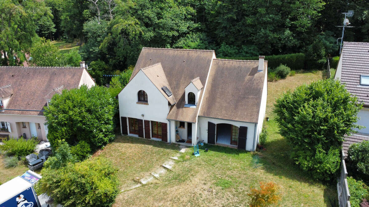 Maison à BAZOCHES-SUR-GUYONNE