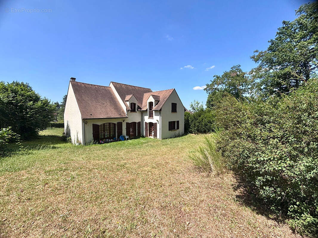 Maison à BAZOCHES-SUR-GUYONNE