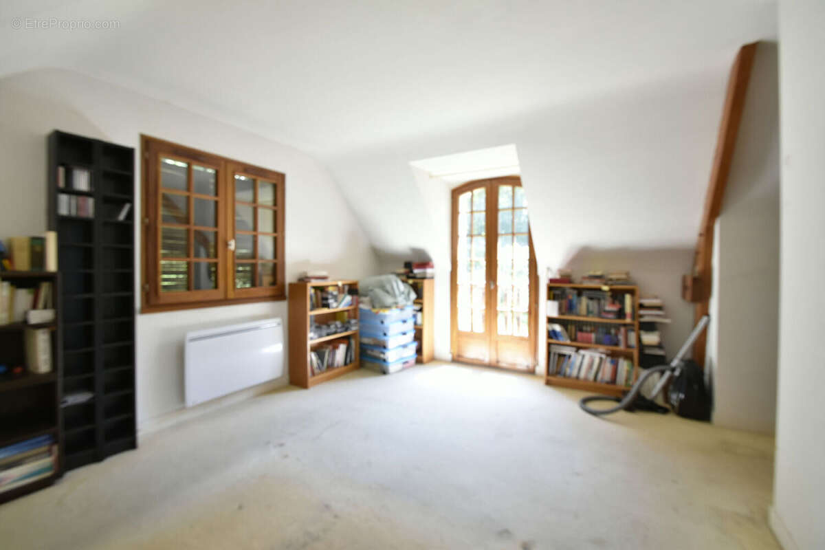 Maison à BAZOCHES-SUR-GUYONNE