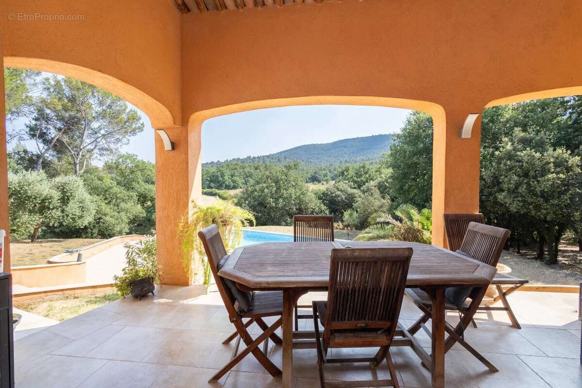 Maison à LE CANNET-DES-MAURES