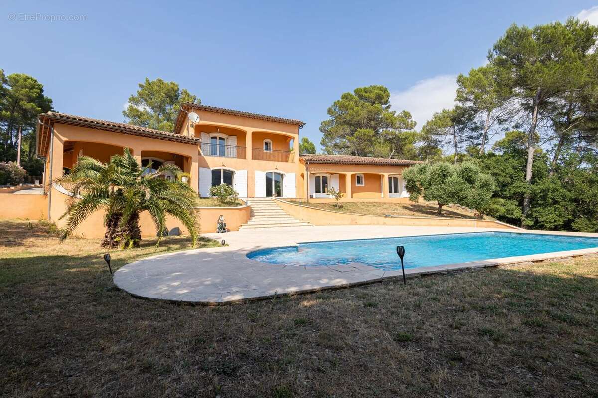 Maison à LE CANNET-DES-MAURES