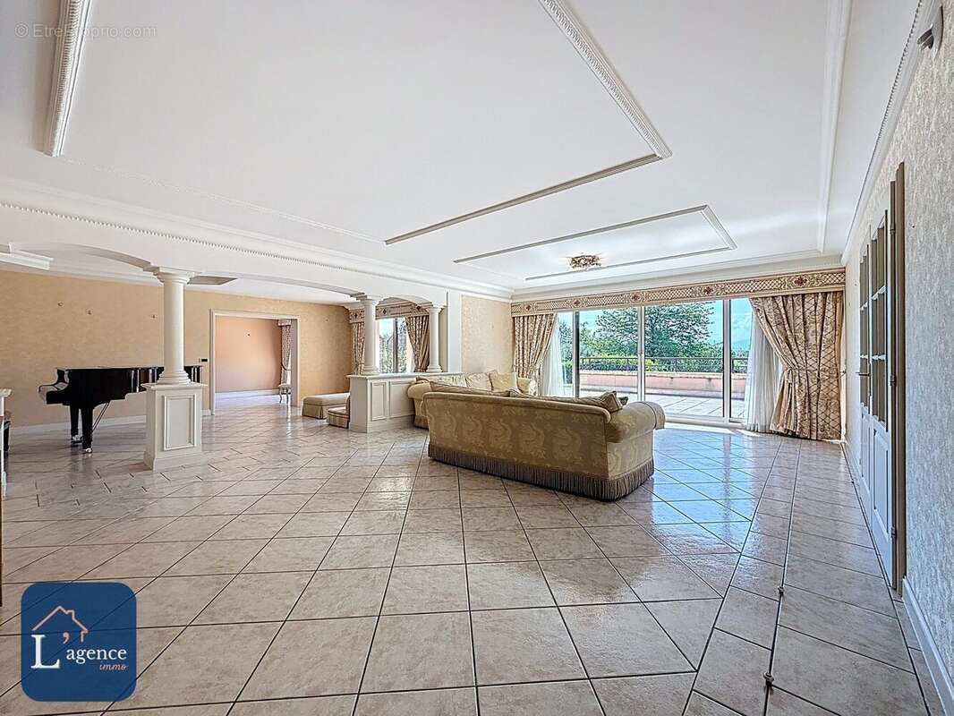 Appartement à PREVESSIN-MOENS