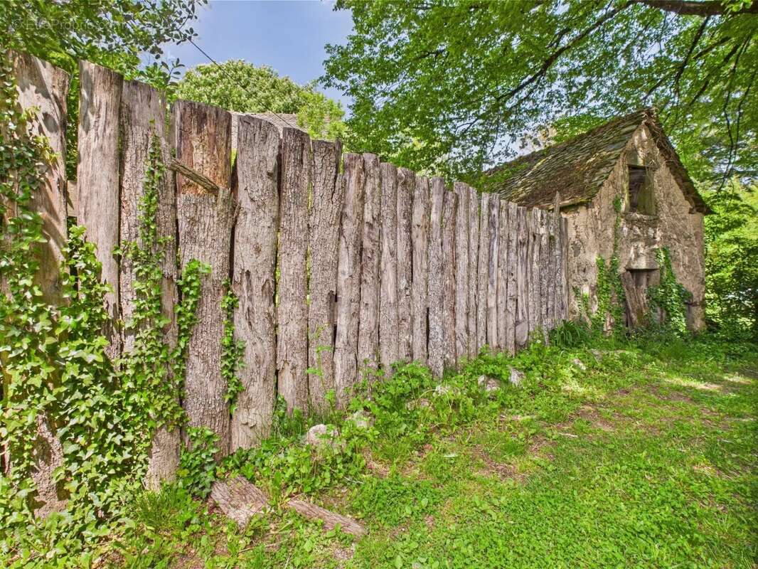 Maison à LA SALVETAT-PEYRALES