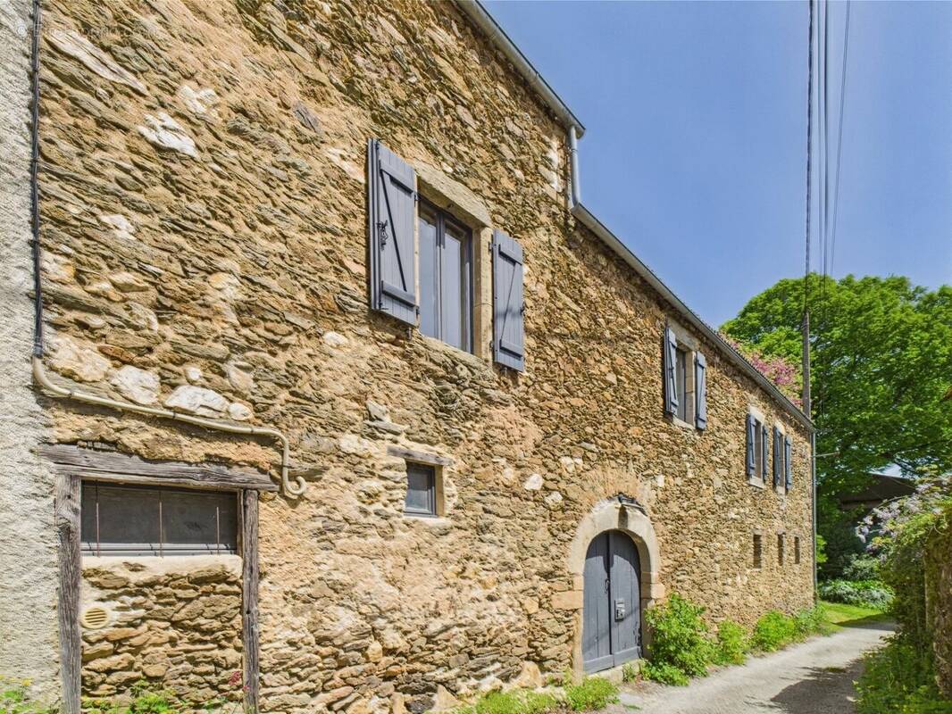 Maison à LA SALVETAT-PEYRALES