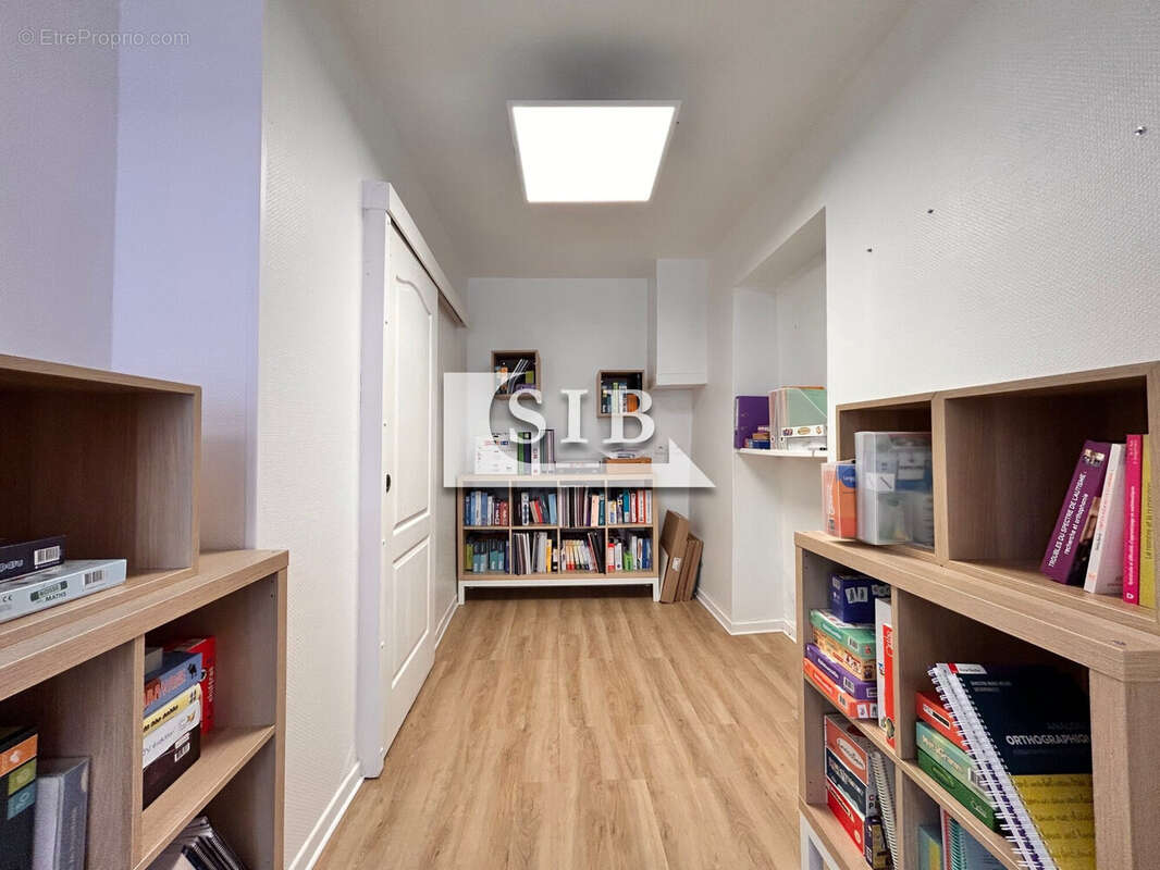 Commerce à LA VILLE-DU-BOIS