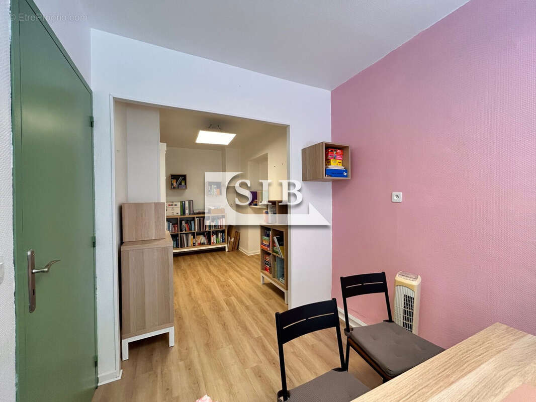 Commerce à LA VILLE-DU-BOIS