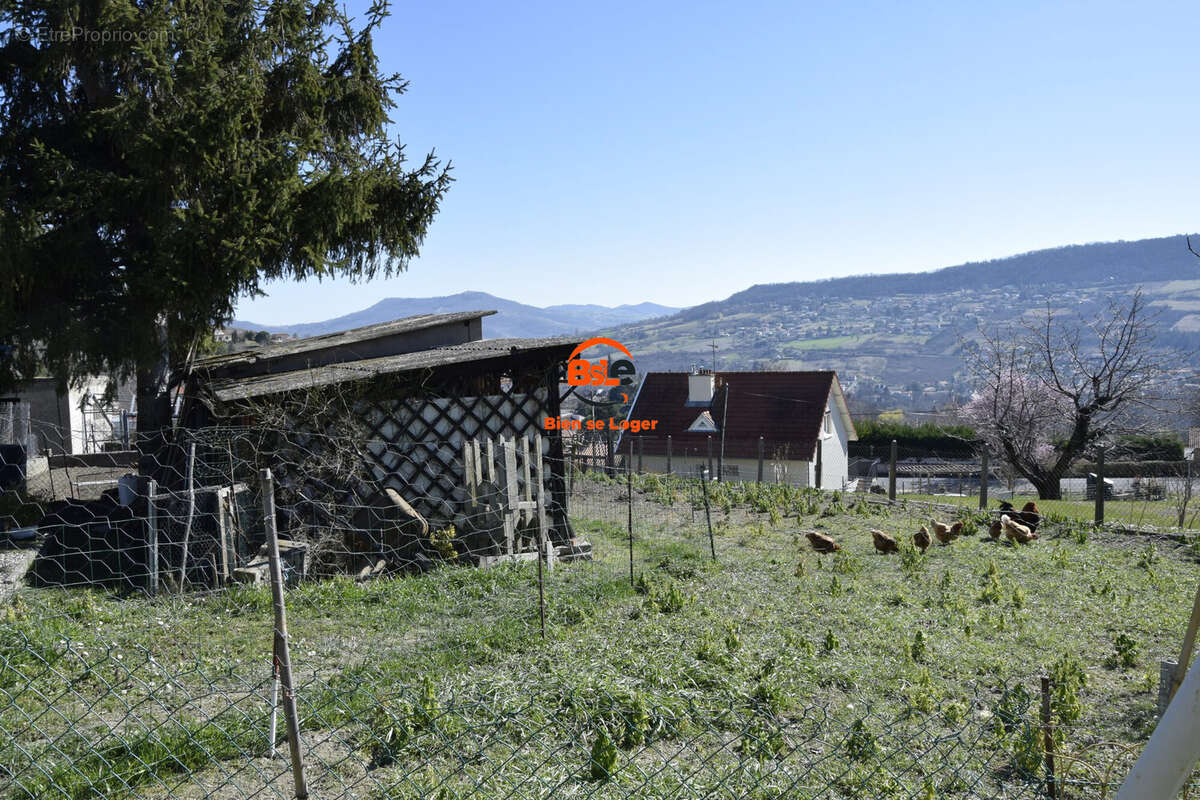 TERRAIN CONSTRUCTIBLE 700 M² AGENCE IMMOBILIER BSLE DE VEYRE MONTON - Terrain à VEYRE-MONTON