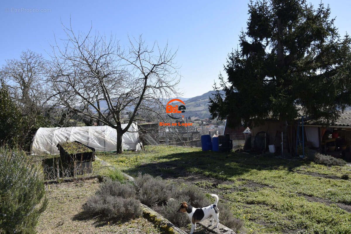 TERRAIN CONSTRUCTIBLE 700 M² AGENCE IMMOBILIERE BSLE DE VEYRE MONTONEL  - Terrain à VEYRE-MONTON