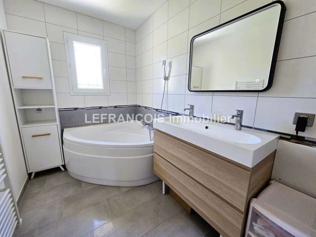 Maison à PEYMEINADE