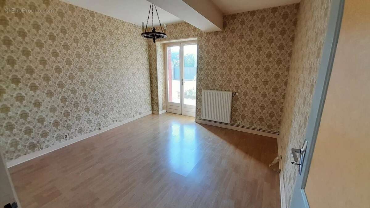 Maison à MOGNENEINS