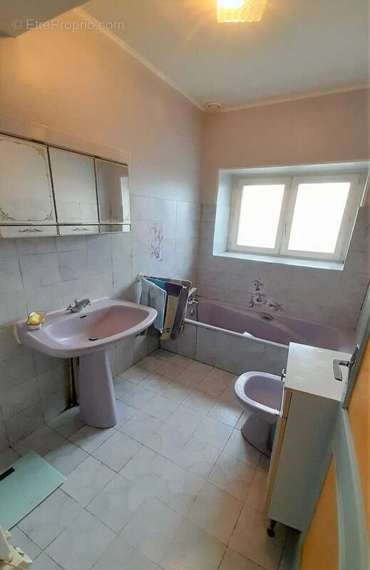 Maison à MOGNENEINS