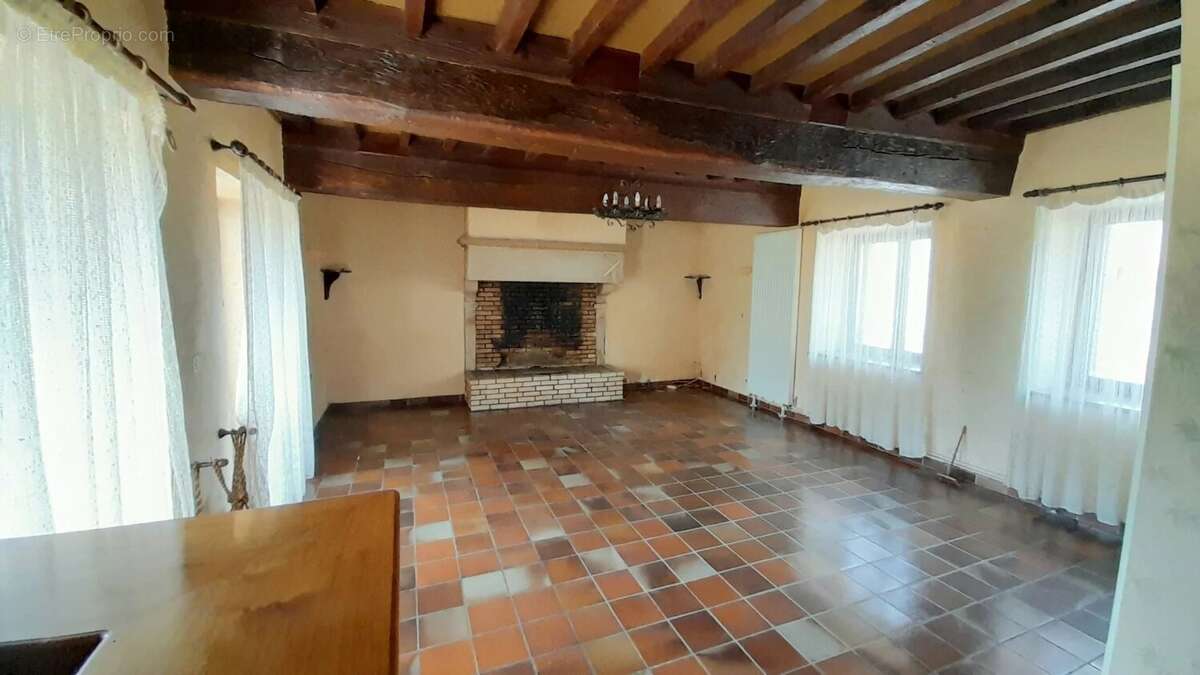 Maison à MOGNENEINS