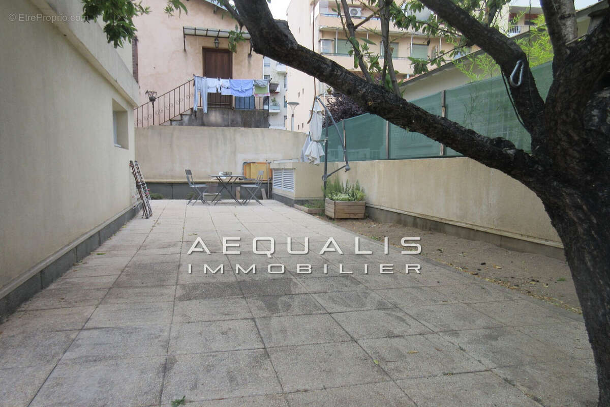 Appartement à SAINT-LAURENT-DU-VAR