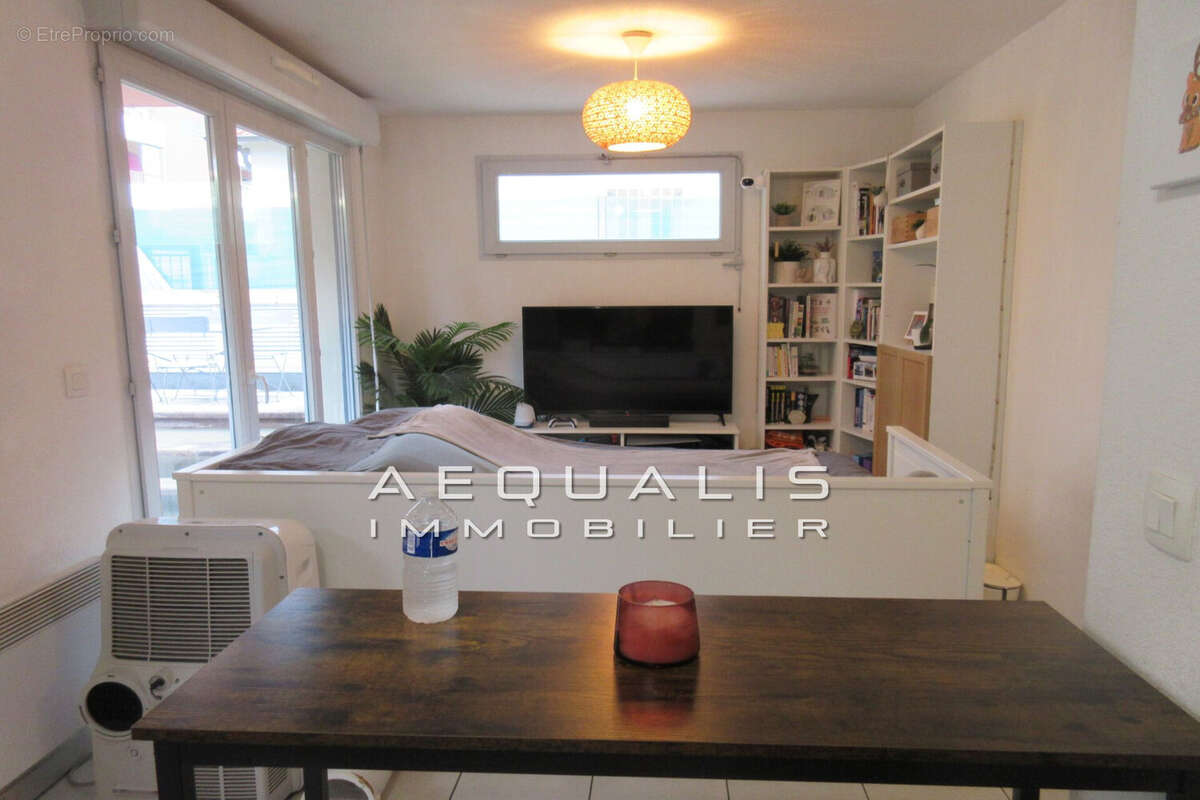 Appartement à SAINT-LAURENT-DU-VAR