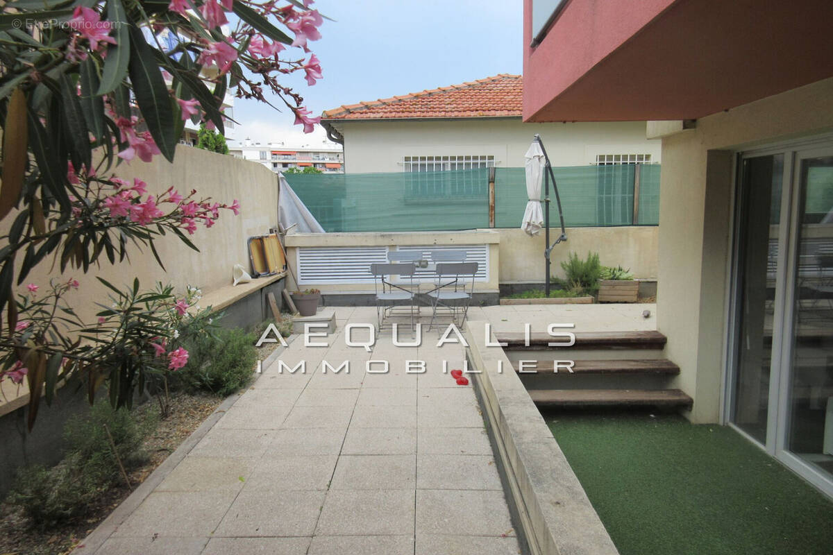 Appartement à SAINT-LAURENT-DU-VAR