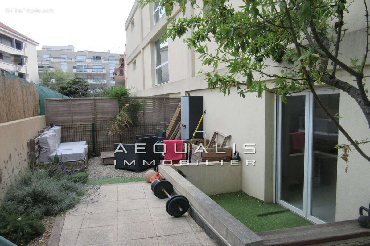 Appartement à SAINT-LAURENT-DU-VAR