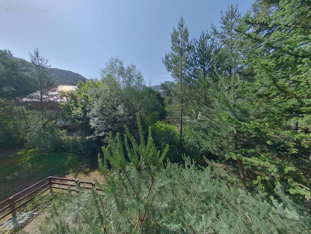 Appartement à ENCHASTRAYES