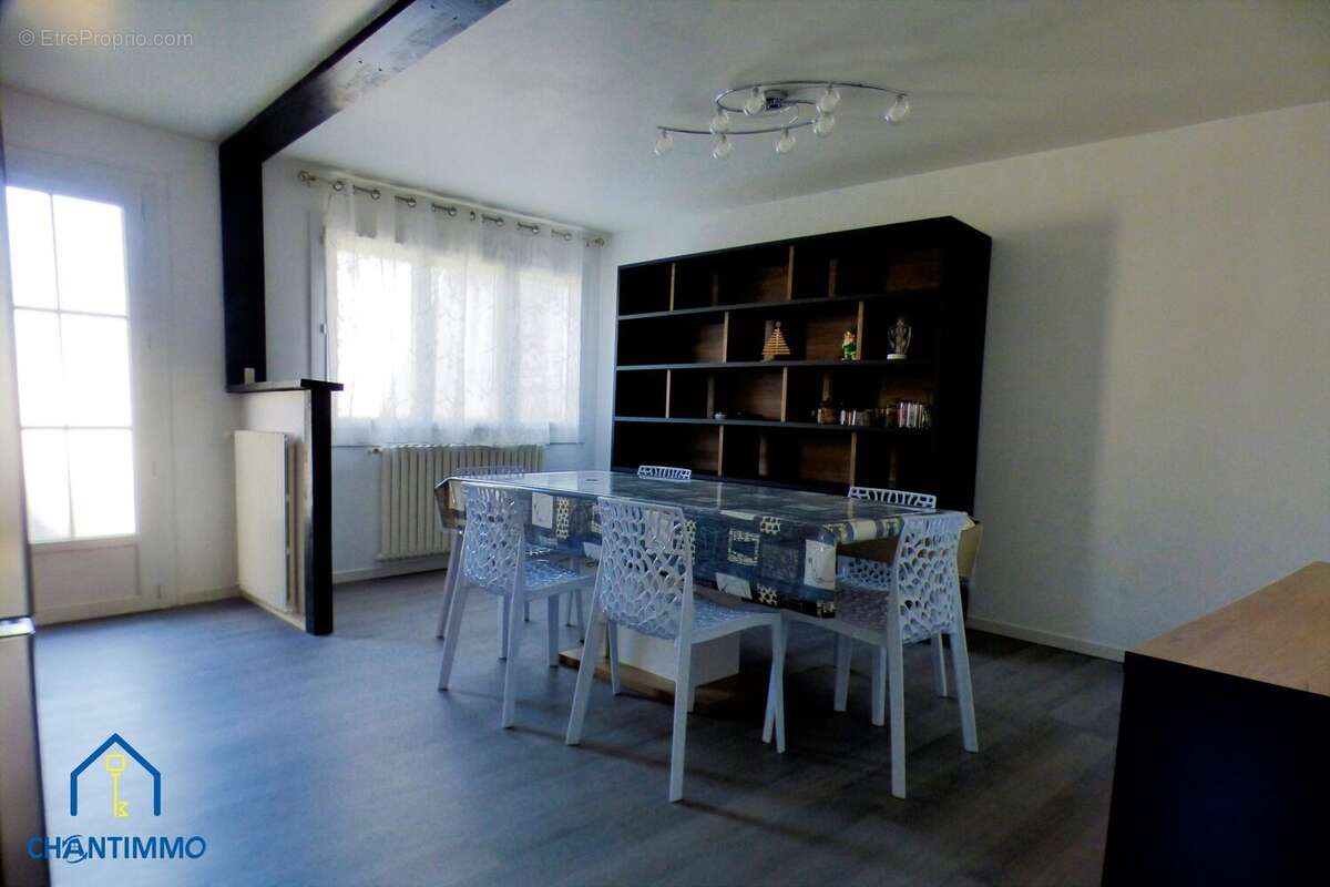 Maison à BOURNEZEAU